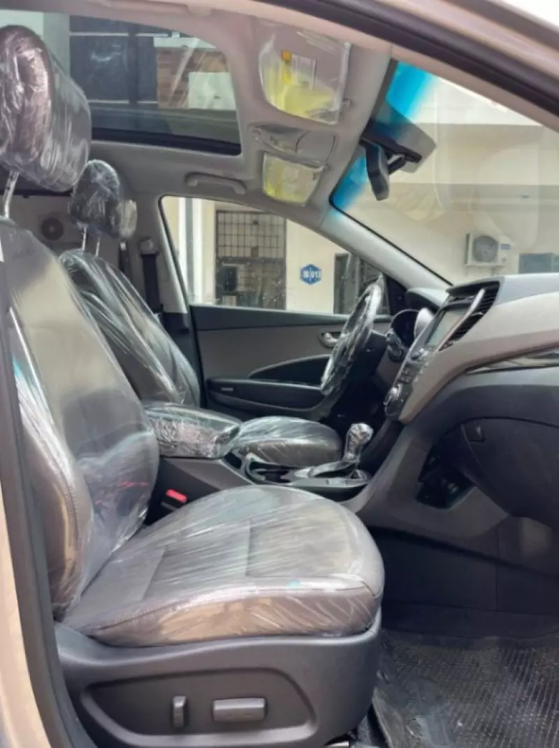 Hyundai Santa Fe   - 2015