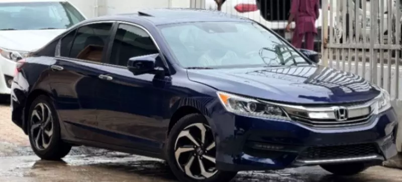 Honda Accord   - 2017