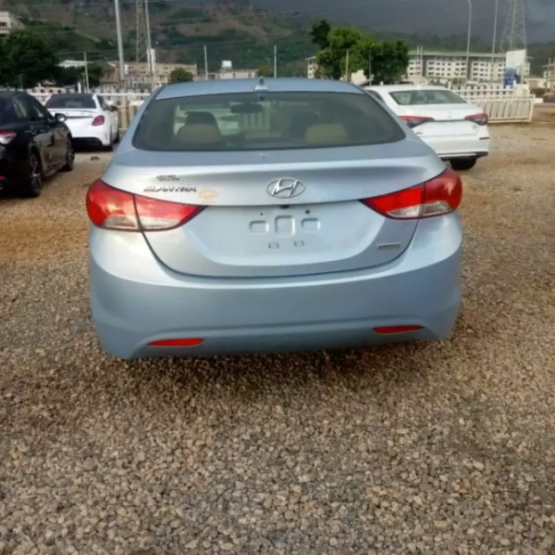 Hyundai Elantra   - 2013