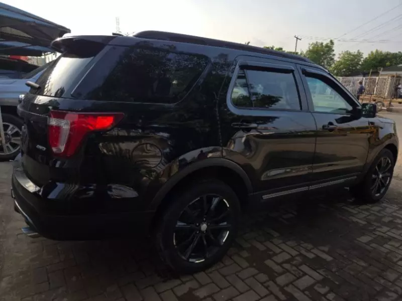 Ford Explorer   - 2017