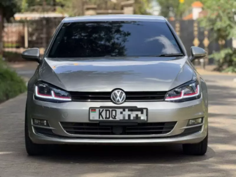 Volkswagen Golf   - 2017