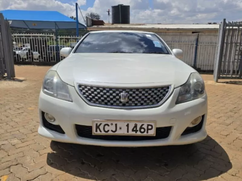 Toyota Crown Athlete    - 2009