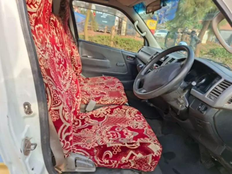 Toyota Hiace   - 2010
