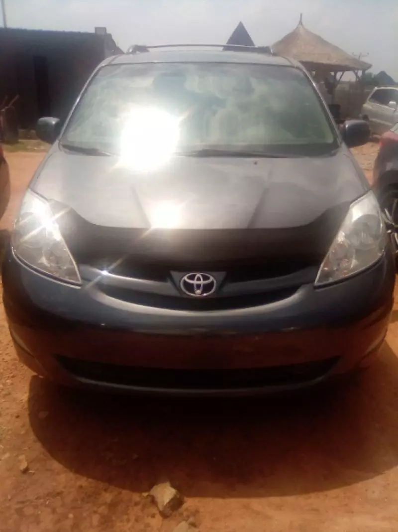 Toyota Sienna   - 2008