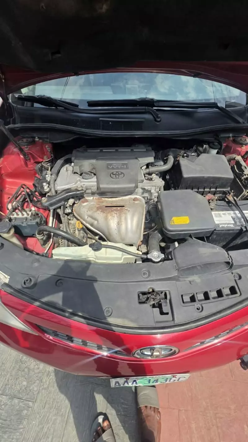 TOYOTA Camry - 2012