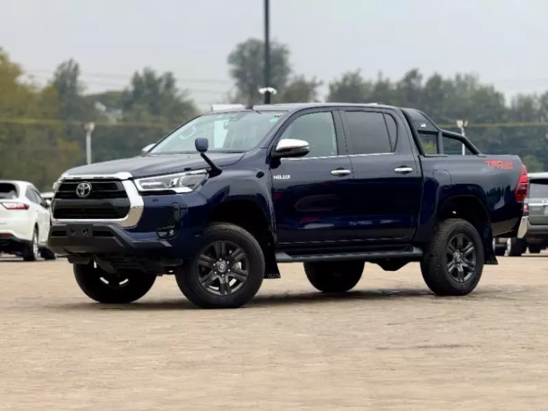 Toyota Hilux    - 2020