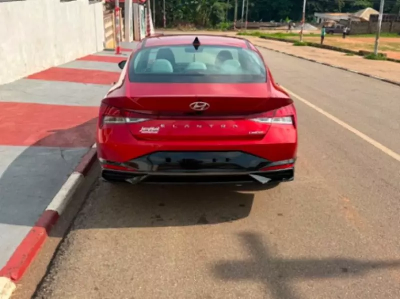 Hyundai Elantra   - 2023