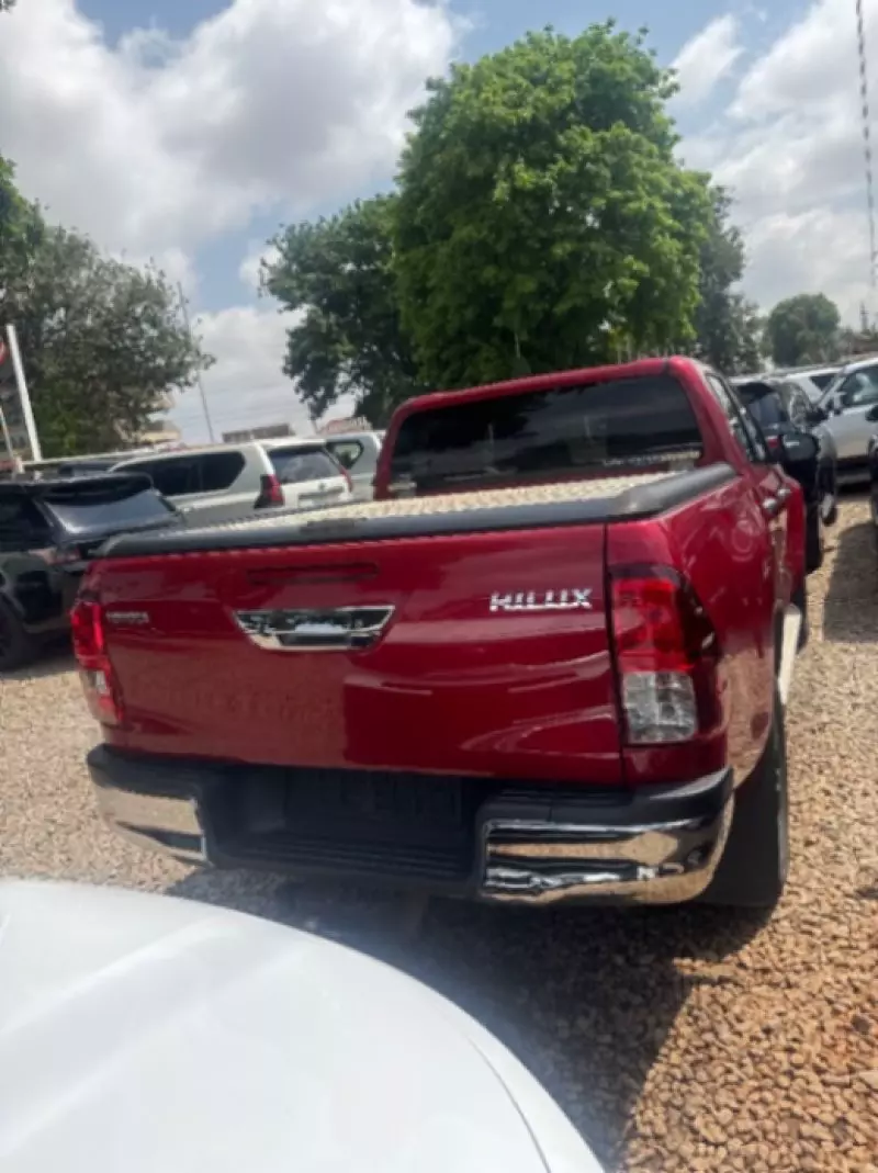 Toyota Hilux   - 2016