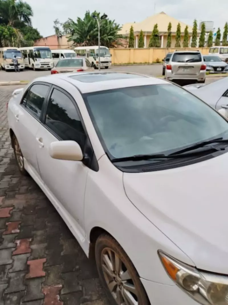 Toyota Corolla   - 2010