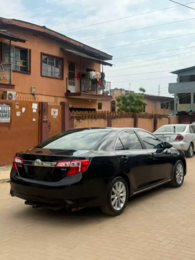 TOYOTA Camry   - 2012