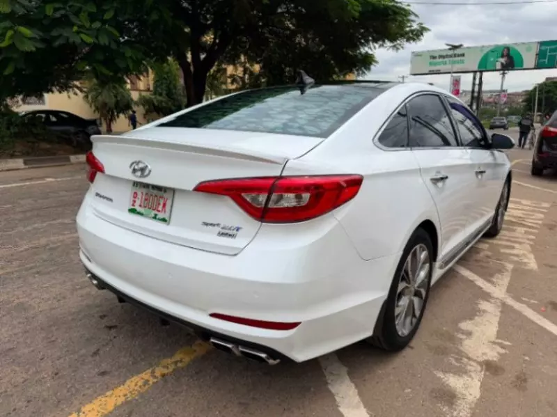 Hyundai Sonata   - 2015