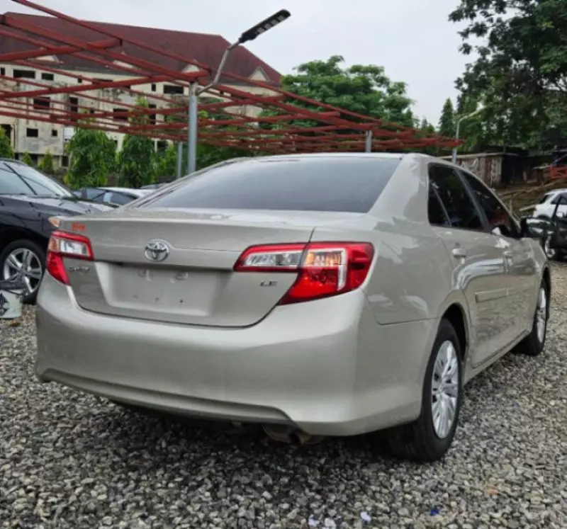 Toyota Camry   - 2014