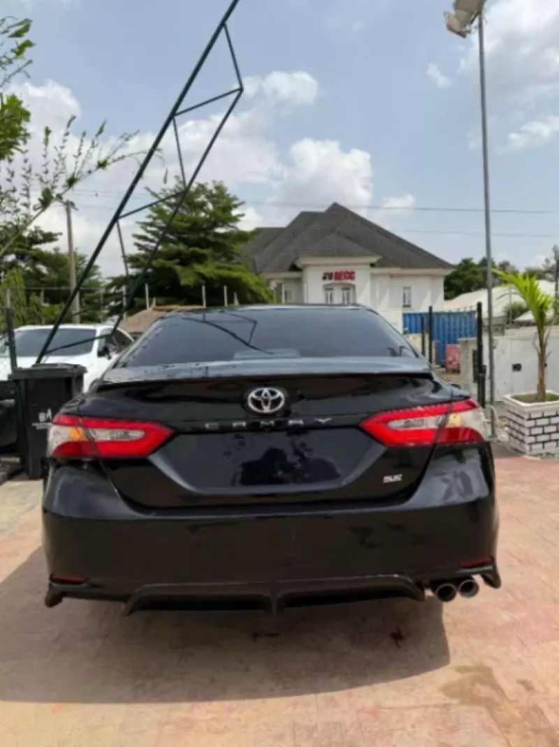 Toyota Camry   - 2018