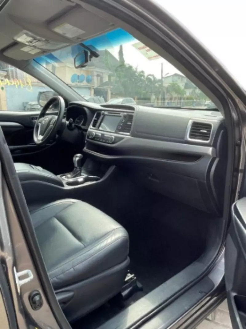 Toyota Highlander   - 2015