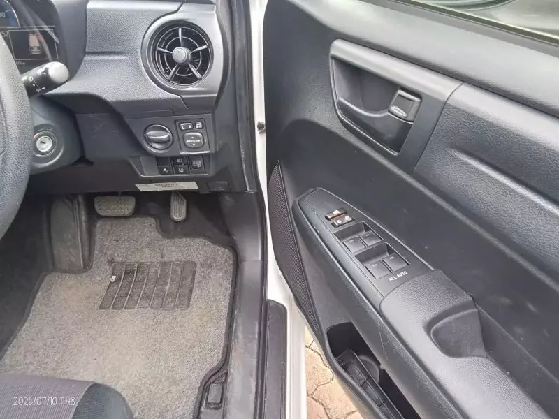 TOYOTA Fielder hybrid    - 2018