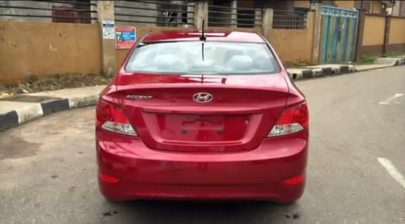 Hyundai Accent   - 2012