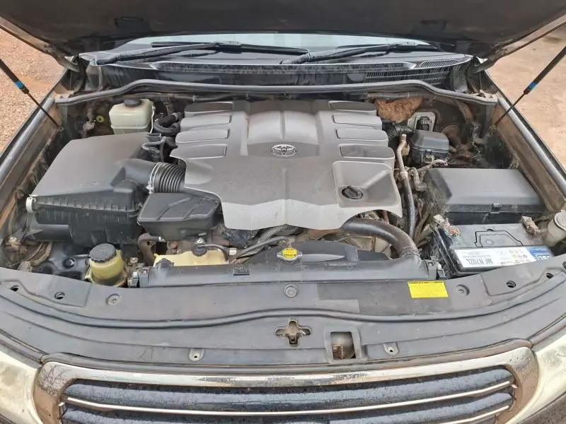 Toyota Land Cruiser V8   - 2011