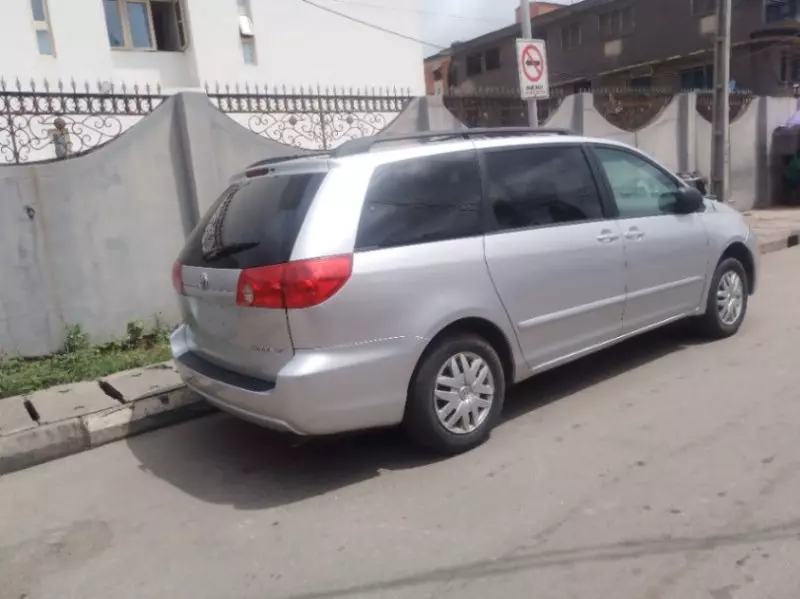 TOYOTA Sienna   - 2007