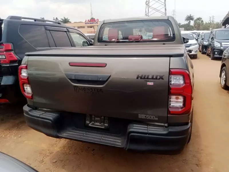 Toyota Hilux   - 2020