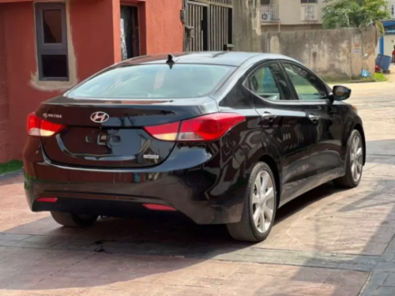 Hyundai Elantra   - 2013