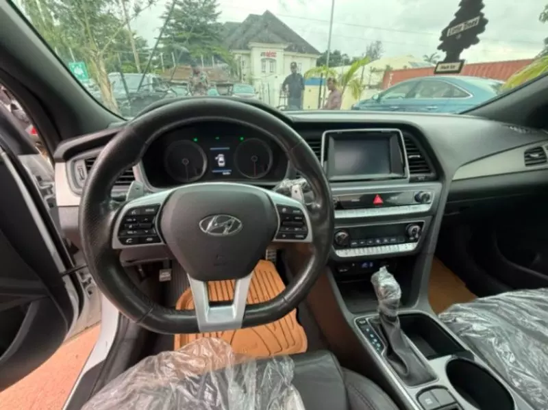 Hyundai Sonata   - 2019