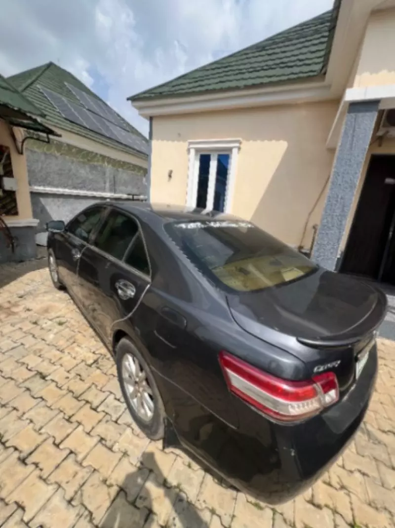 TOYOTA Camry - 2011