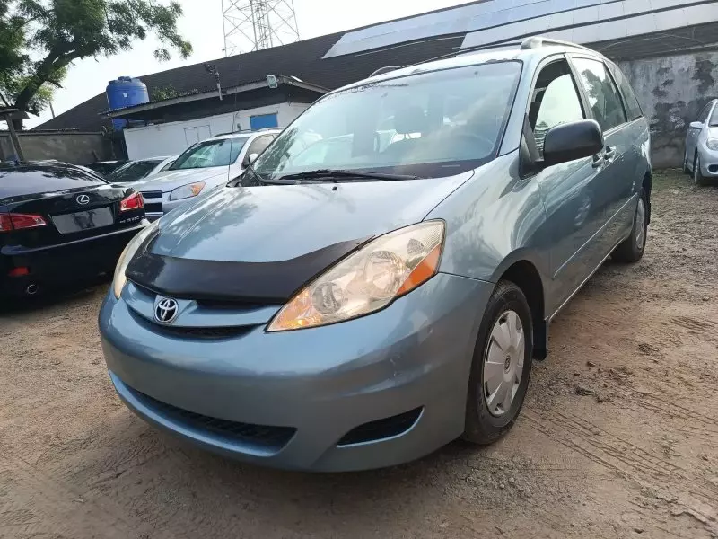 Toyota Sienna   - 2006