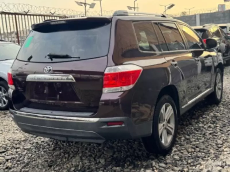 Toyota Highlander   - 2013
