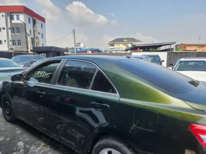 Toyota Camry - 2010