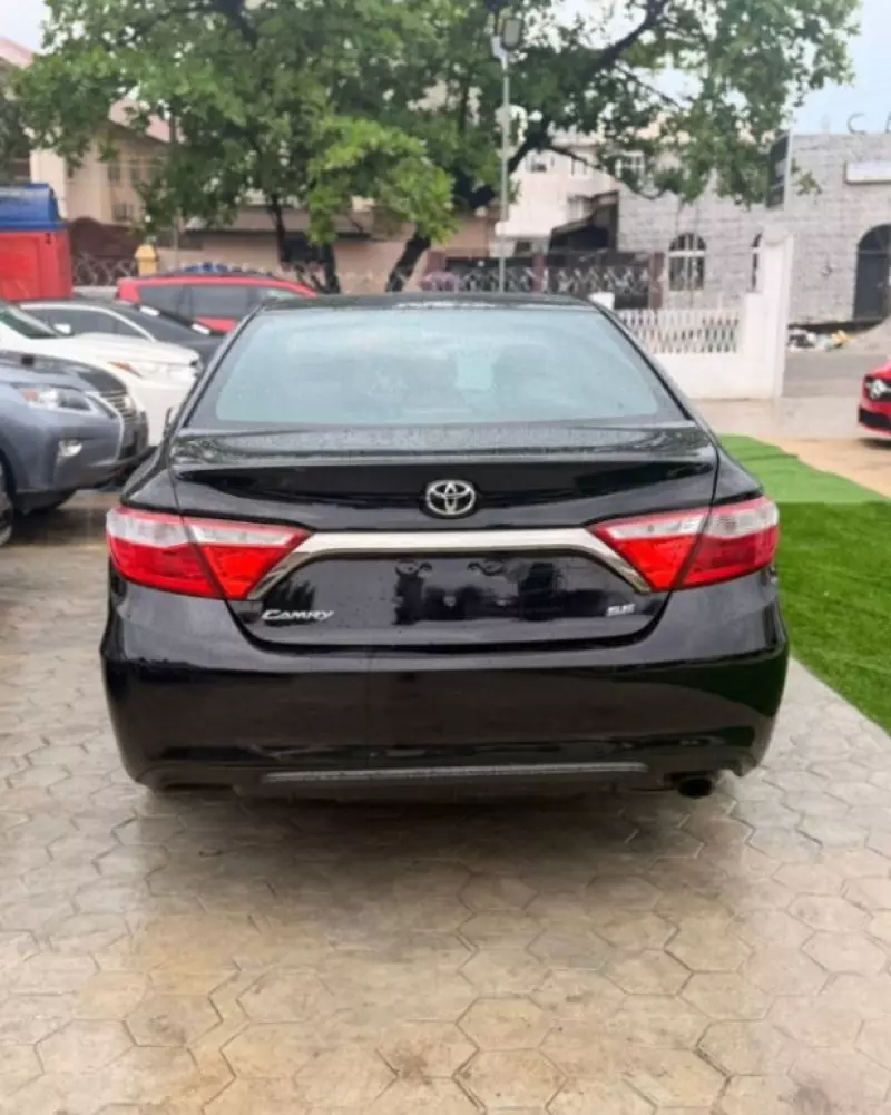 Toyota Camry   - 2016