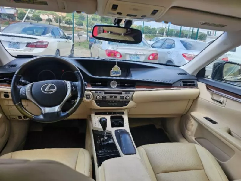 Lexus ES   - 2015