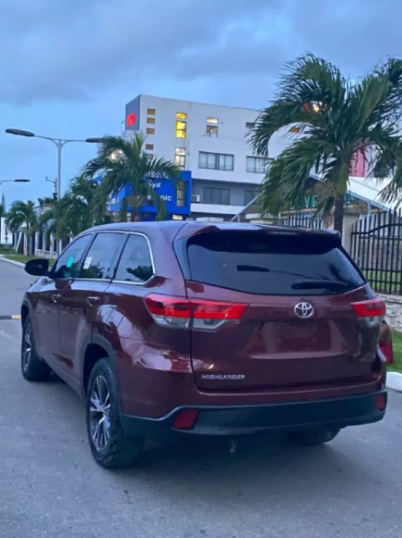 Toyota Highlander   - 2017