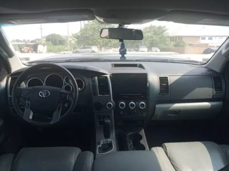 Toyota Sequoia   - 2010