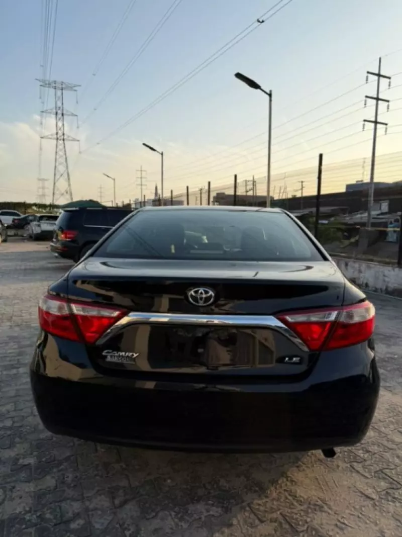 Toyota Camry   - 2016