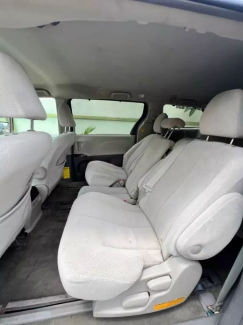 Toyota Sienna - 2011