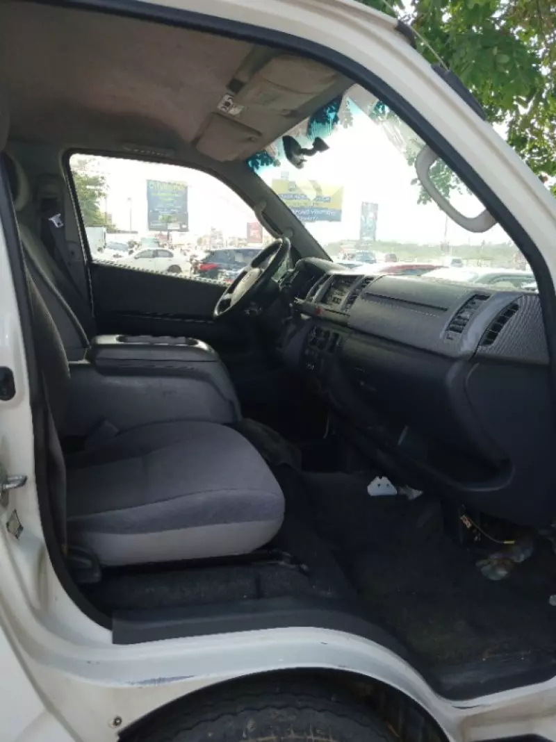 TOYOTA Hiace   - 2010