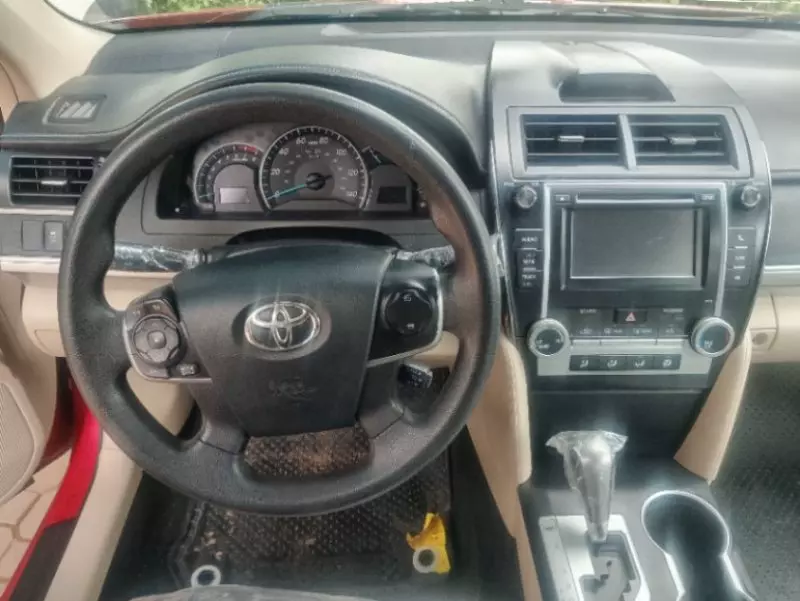 Toyota Camry   - 2012