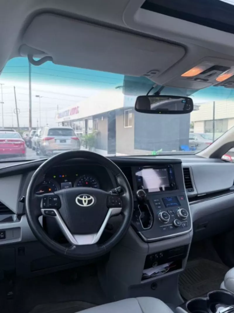 TOYOTA Sienna   - 2015