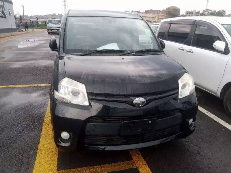 Toyota Sienta   - 2013
