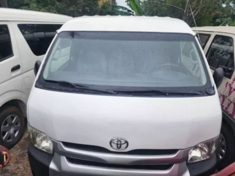 TOYOTA Hiace - 2016