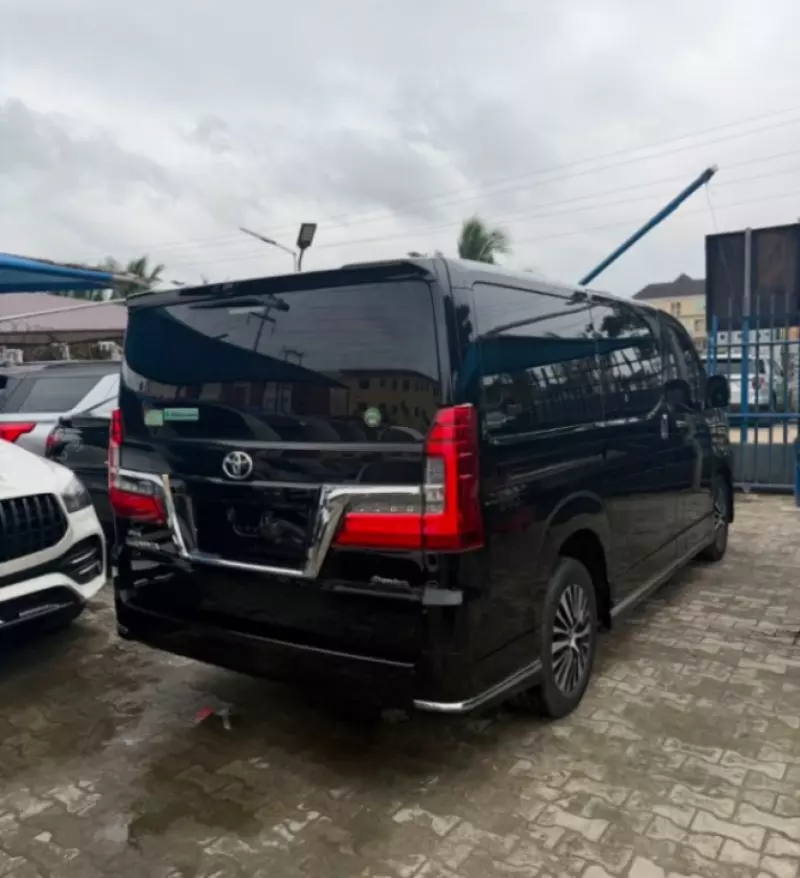 TOYOTA Granvia   - 2023