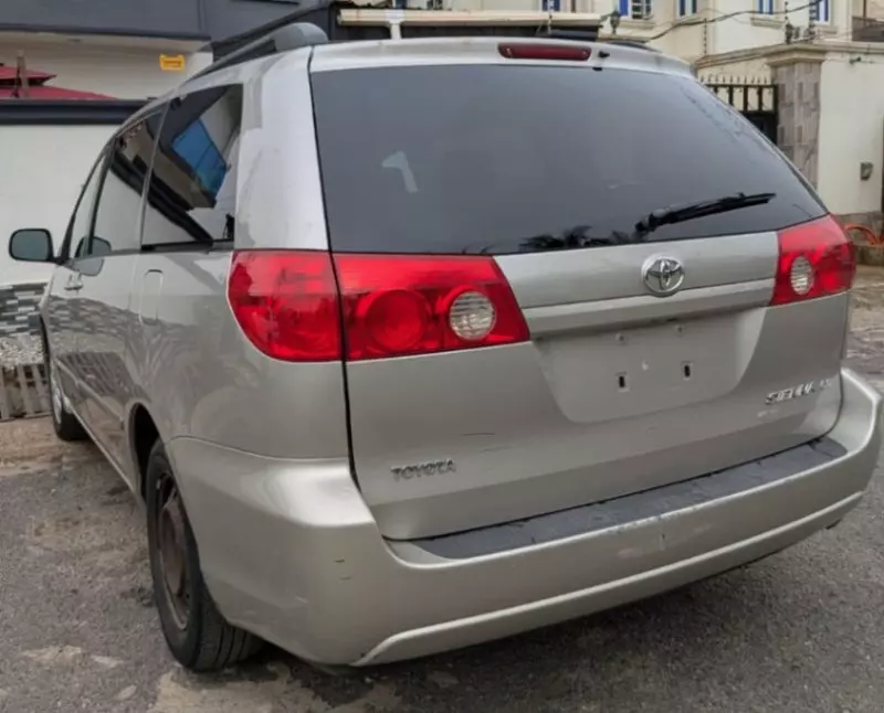 TOYOTA Sienna   - 2007