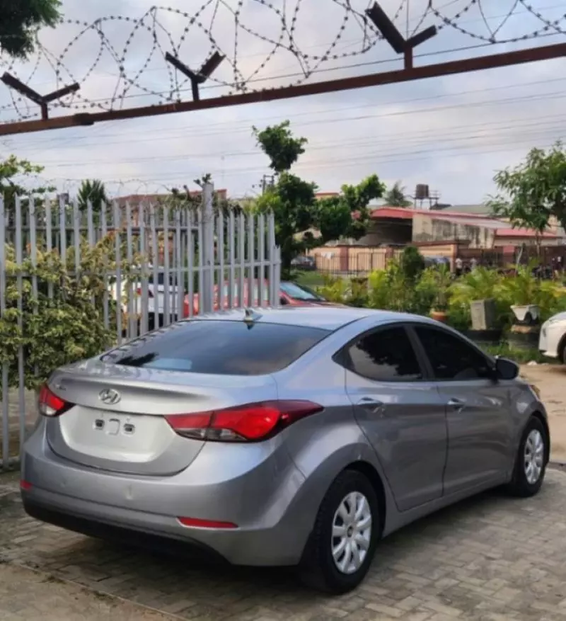 Hyundai Elantra   - 2015