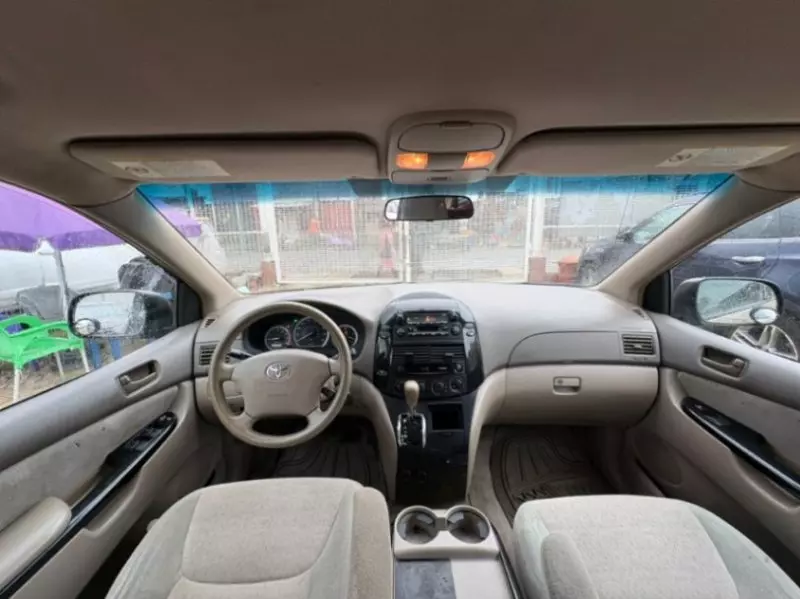 TOYOTA Sienna   - 2004