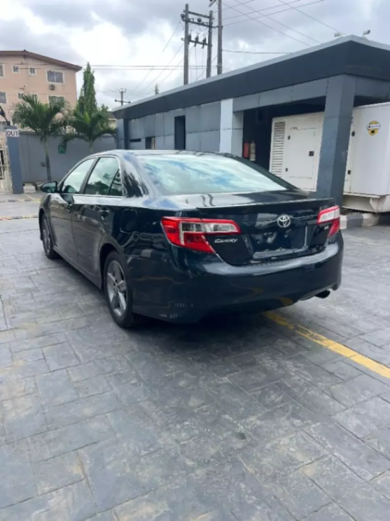 TOYOTA Camry - 2012