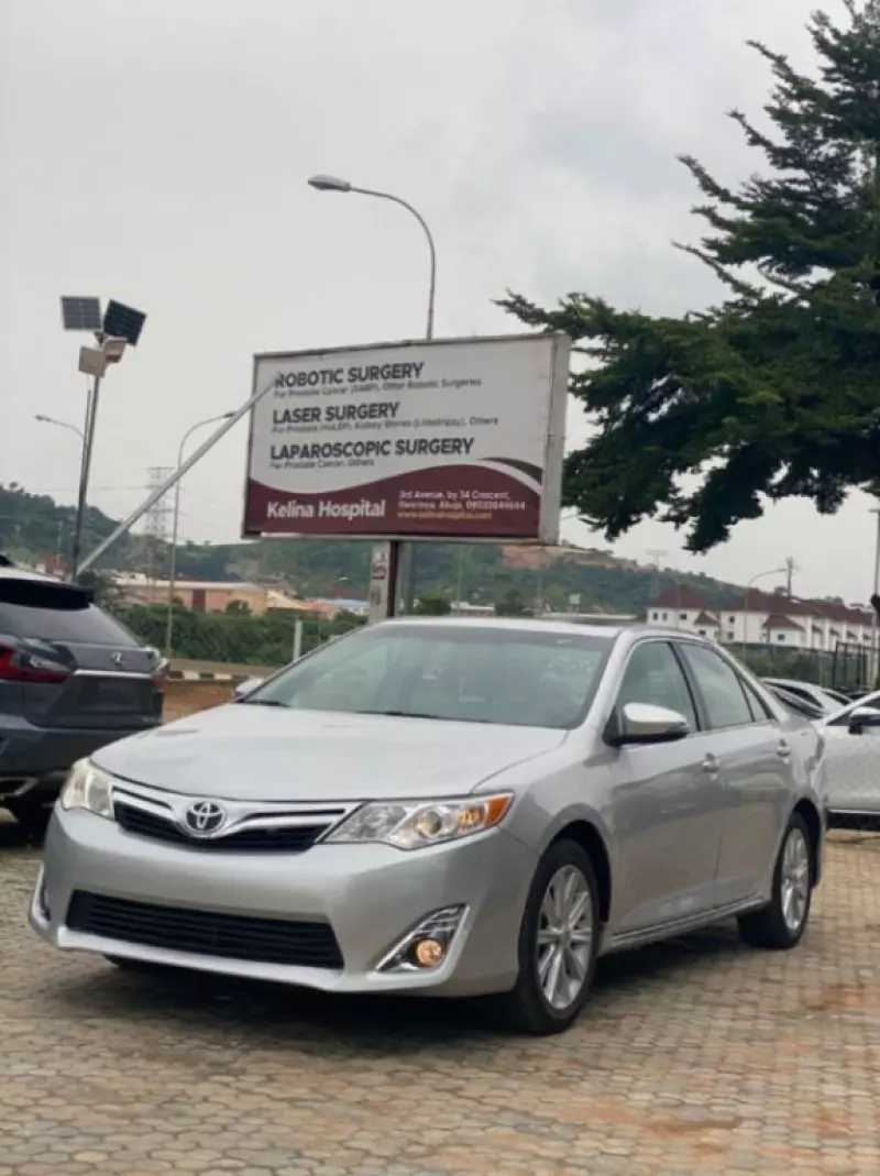 TOYOTA Camry - 2012