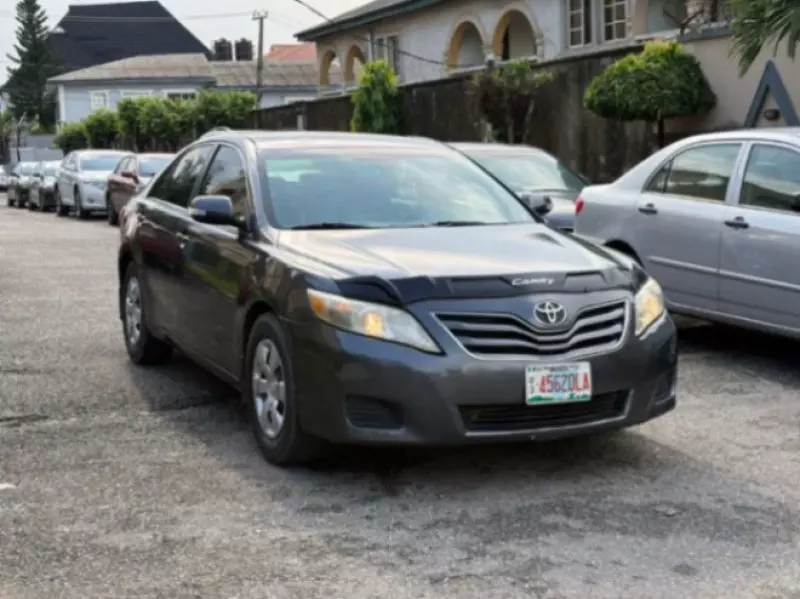 TOYOTA Camry   - 2010