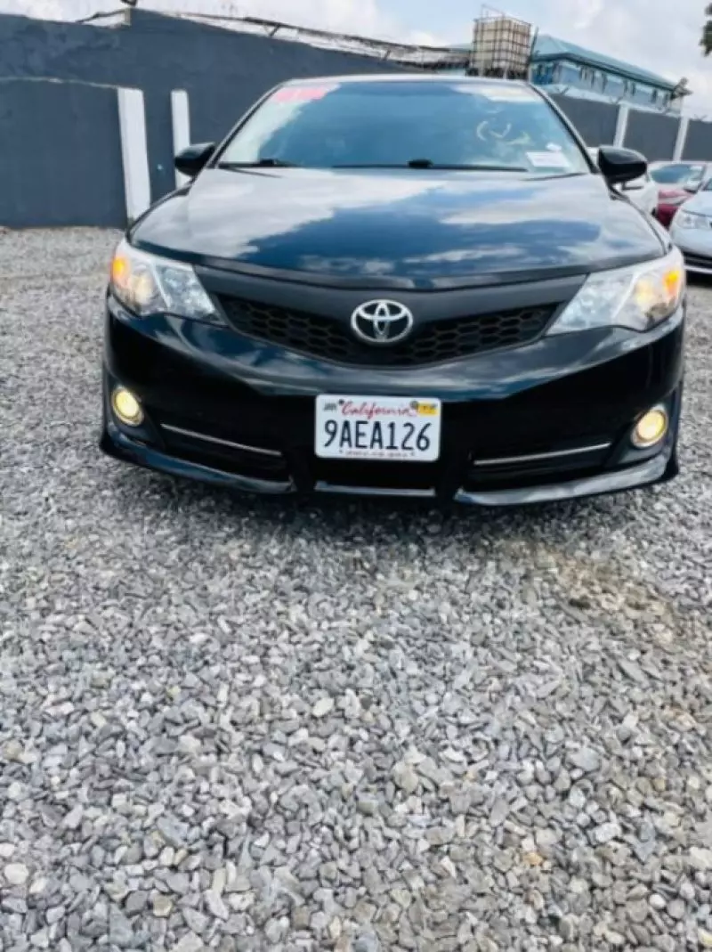 Toyota Camry   - 2014