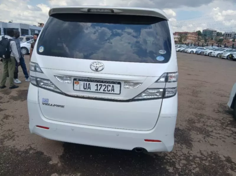 Toyota Vellfire    - 2010