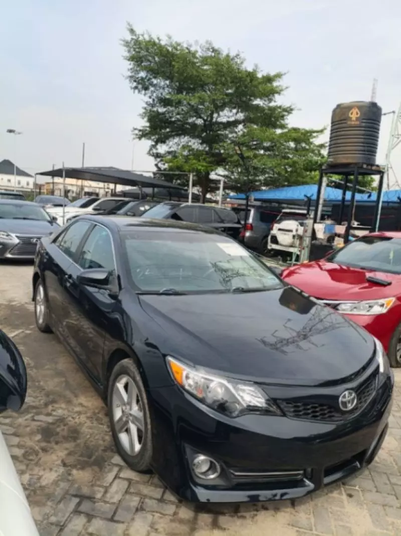 Toyota Camry   - 2013